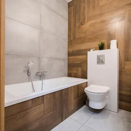 Z Ogródkiem I Garażem Apartament *