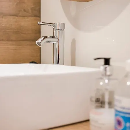 Apartament Z Ogródkiem I Garażem *