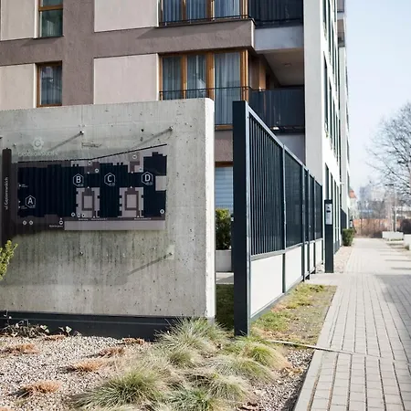 Apartment Z Ogrodkiem I Garazem Posen