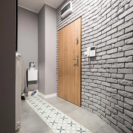 Apartament Z Ogródkiem I Garażem