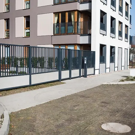 Z Ogrodkiem I Garazem Apartmán