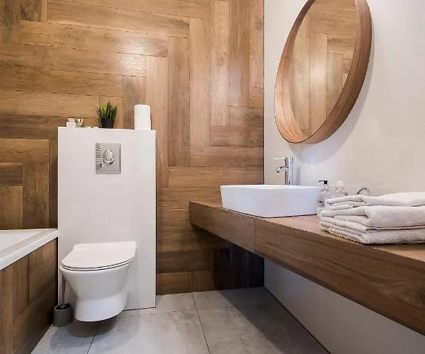 Z Ogrodkiem I Garazem Poznaň