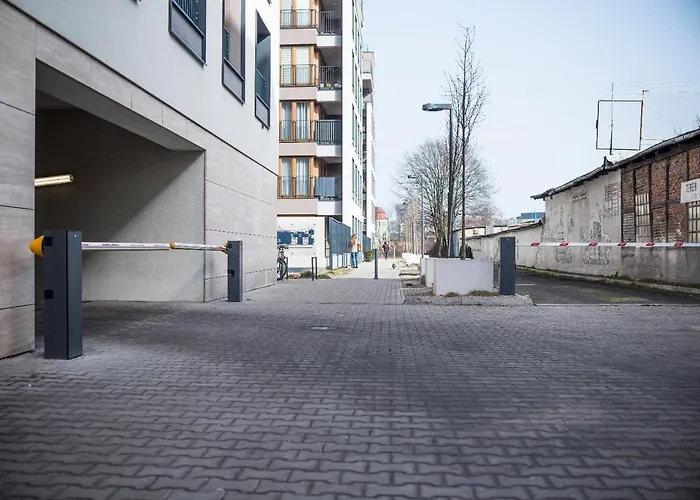 Z Ogrodkiem I Garazem Apartmán Poznaň