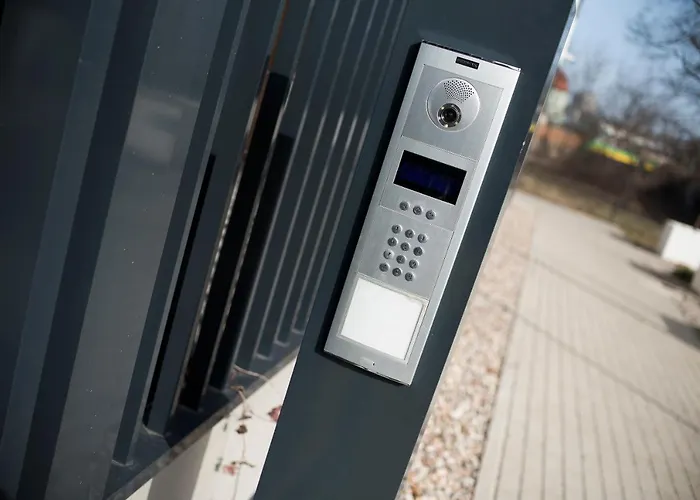 Z Ogrodkiem I Garazem Apartmán Poznaň