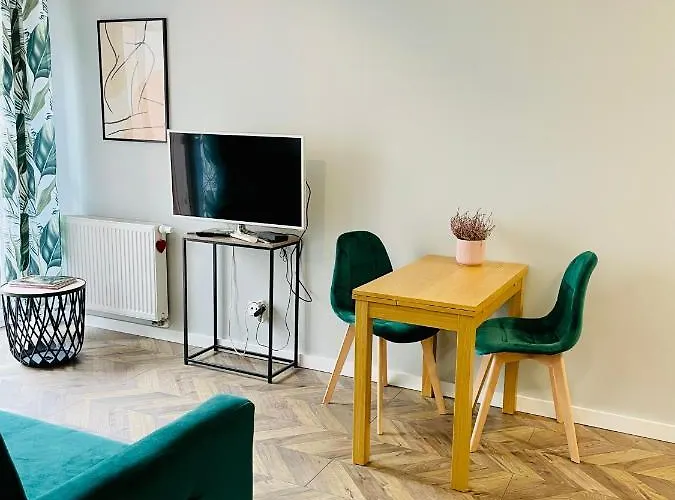 Z Ogrodkiem I Garazem Apartmán