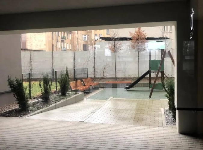 Apartmán Z Ogrodkiem I Garazem *