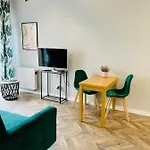 Z Ogrodkiem I Garazem Apartment