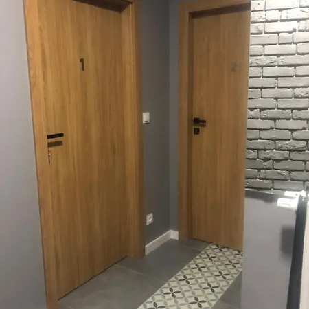 شقة Z Ogrodkiem I Garazem بوزنان