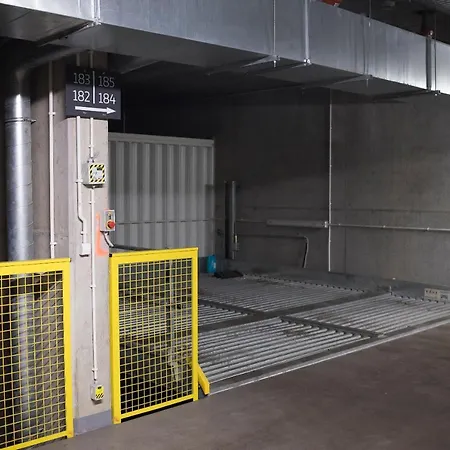 Z Ogrodkiem I Garazem Lägenhet Poznań