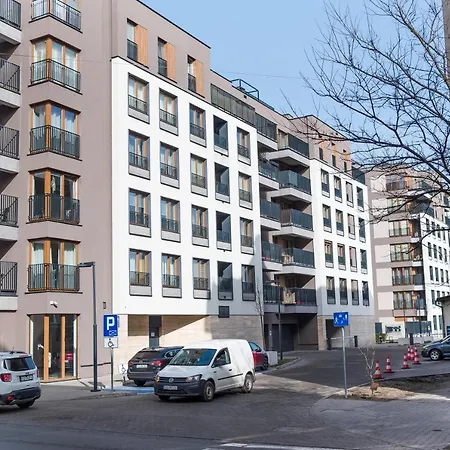 Z Ogrodkiem I Garazem Poznań