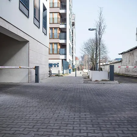 Z Ogrodkiem I Garazem Appartement Poznań