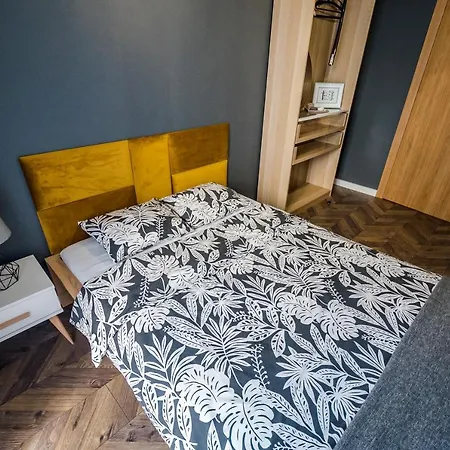 Z Ogrodkiem I Garazem Poznań