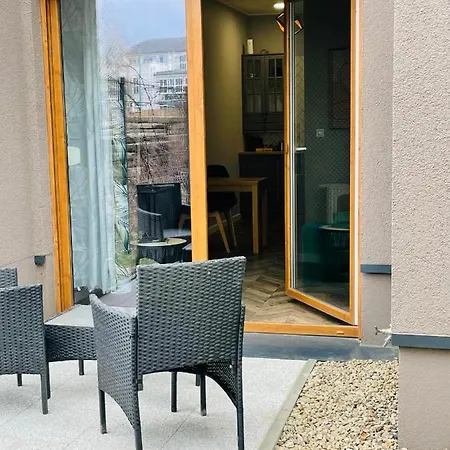 شقة Z Ogrodkiem I Garazem بوزنان