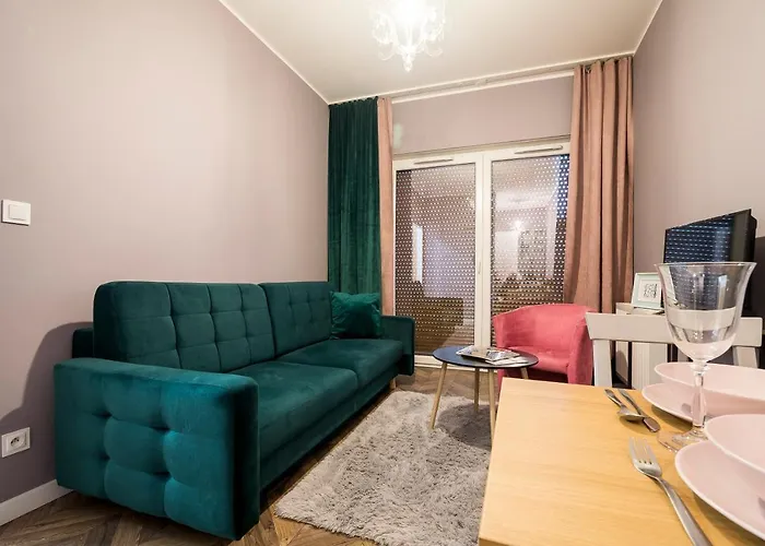 Z Ogrodkiem I Garazem *