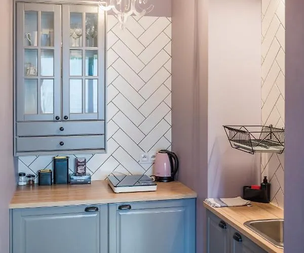 Z Ogrodkiem I Garazem *